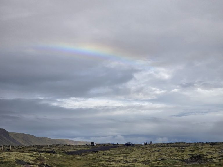 Almyrkvi í Herdísarvík – og konan sem missti af deildarmyrkvanum